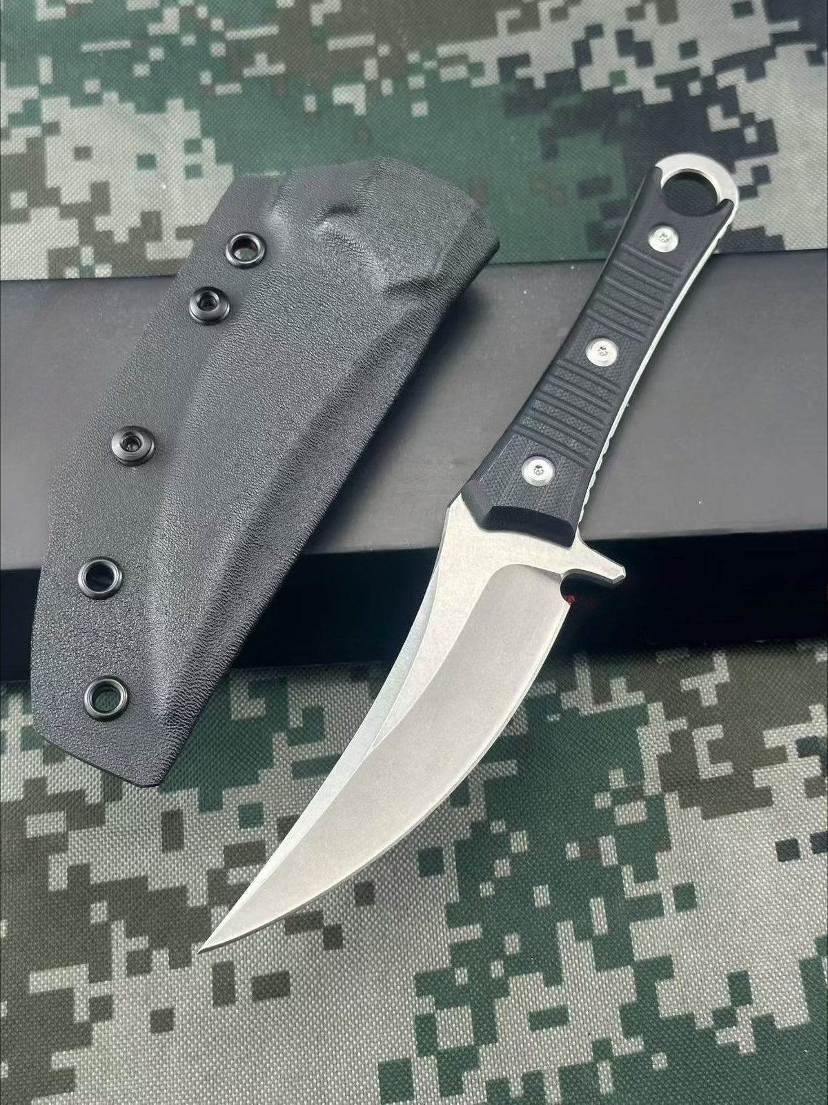 SBK D2 Steel Stonewashed Surface Outdoor Tool